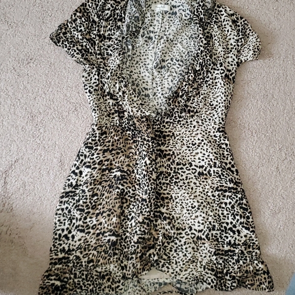 Leopard Print Ruffle Top - Picture 2 of 3